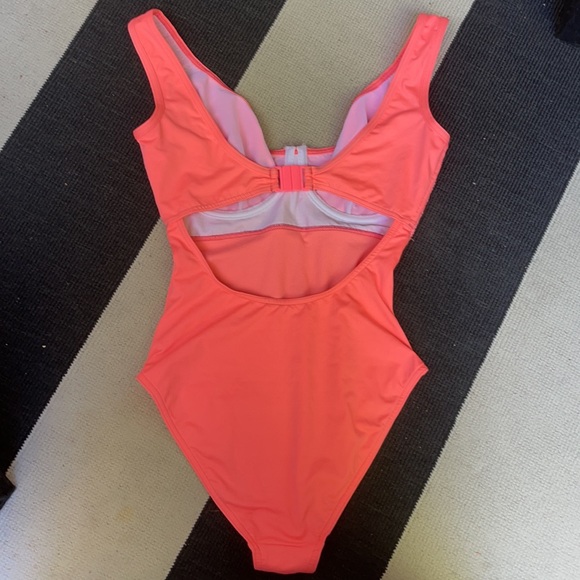 🆕ASOS Full piece bathing suit - Picture 2 of 4